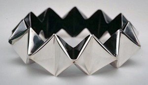 merry_FOLD-1954-crown1
